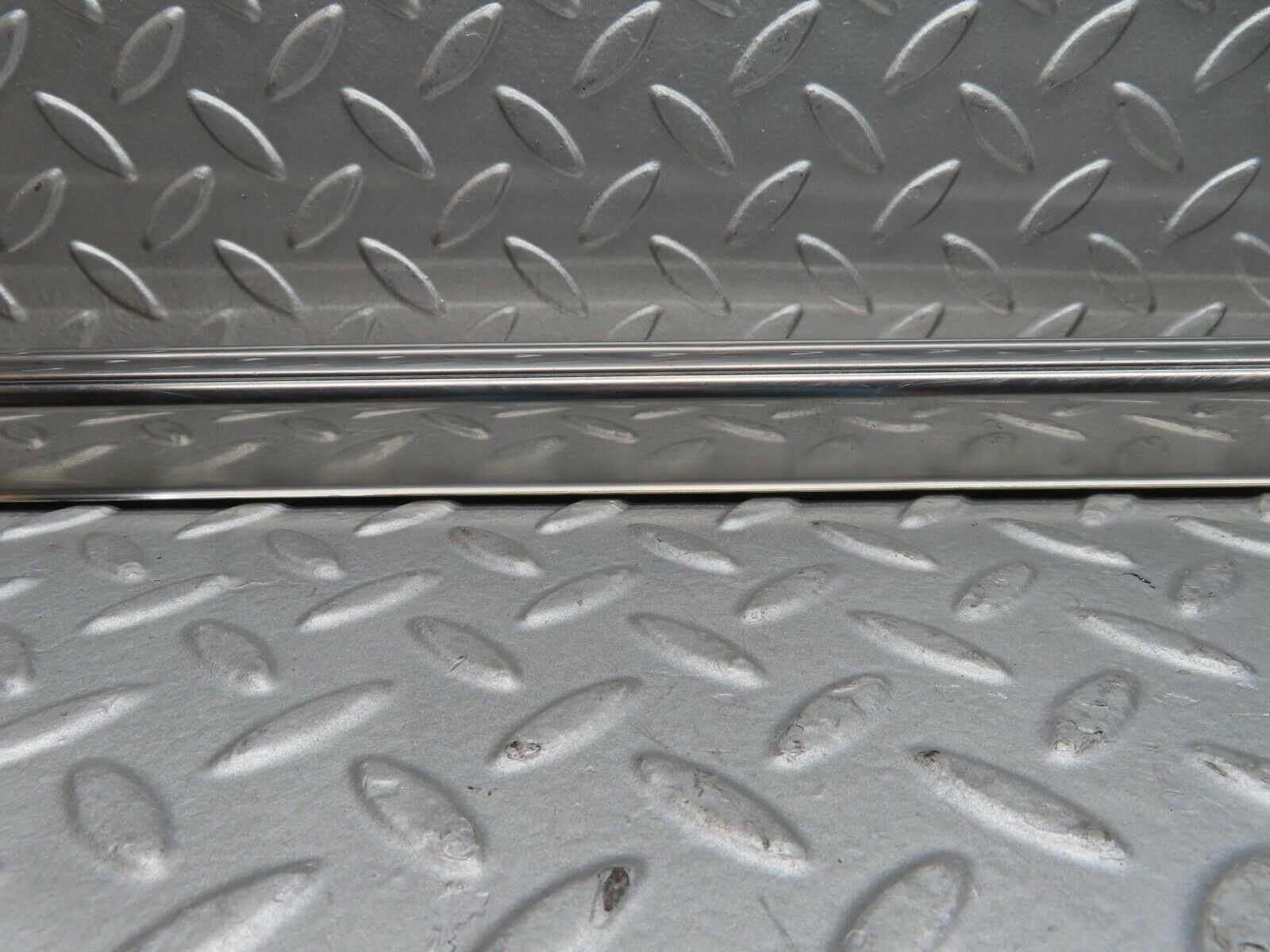 16755 Mercedes-Benz C107 380SLC Right Door Sill Chrome