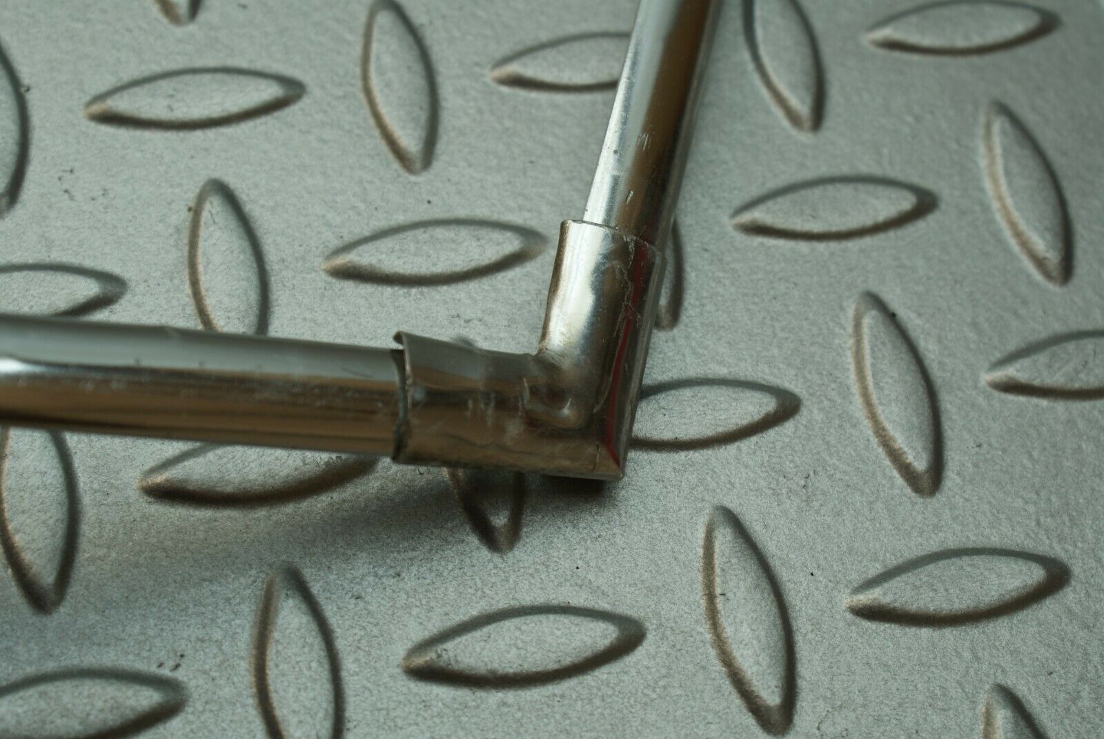 3312 Mercedes-Benz S123 200T Wagon Front Windscreen Chrome