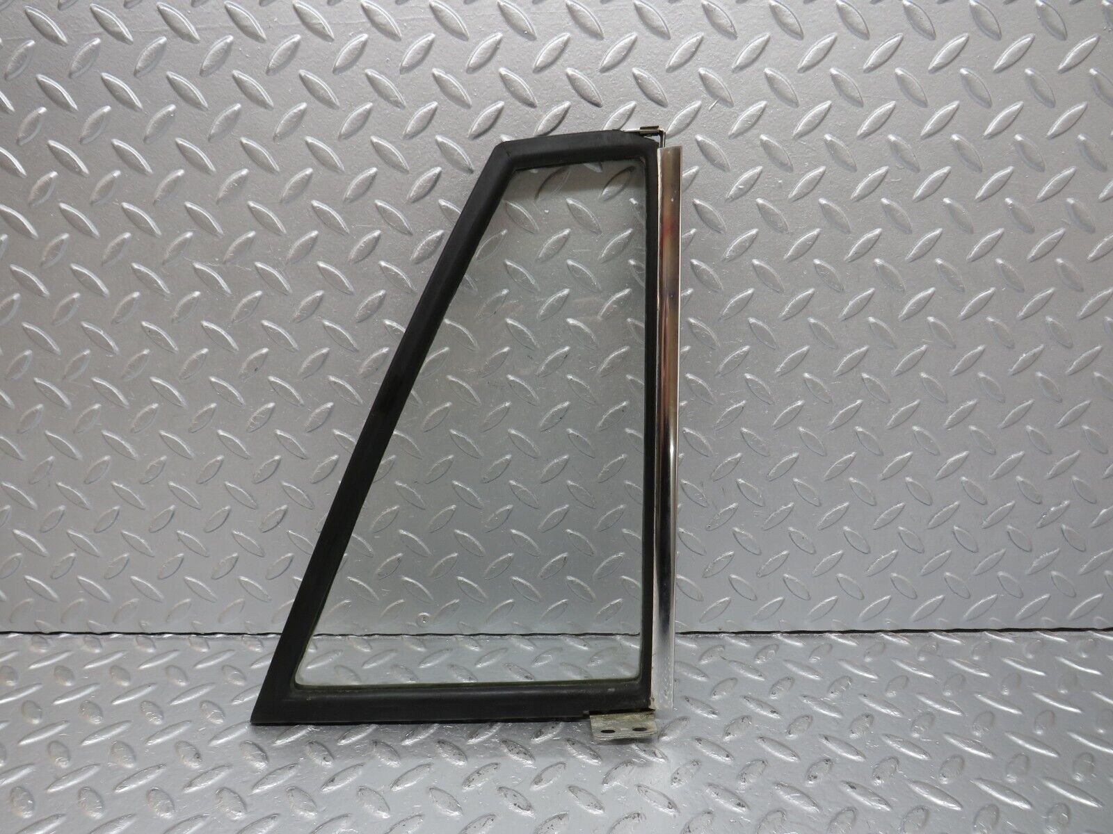 40499 Mercedes-Benz W110 230 Rear Left Quarter Window Glass 1107350124