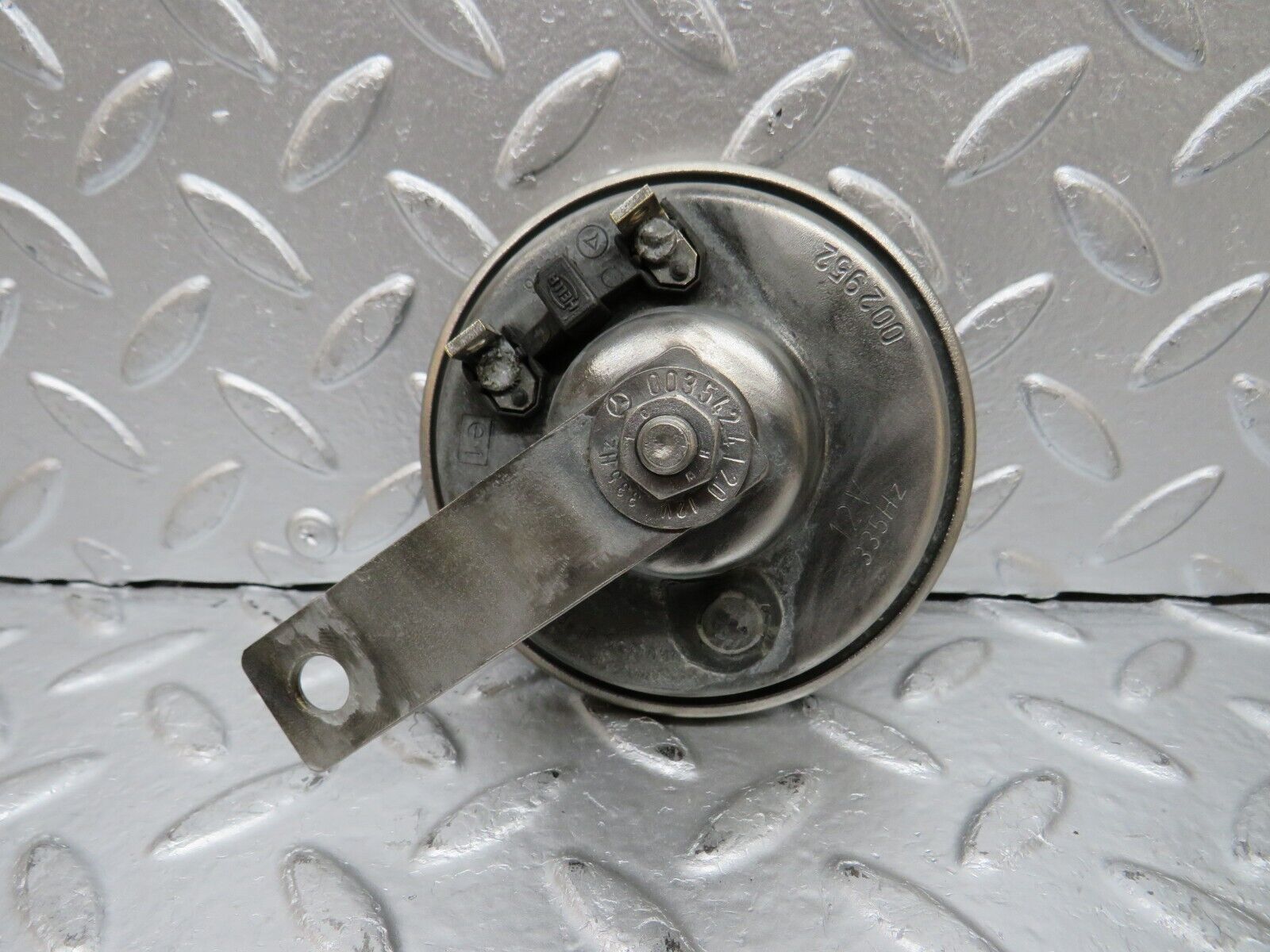 30617 Mercedes-Benz W201 190E 2.0L Horn Hella 002952