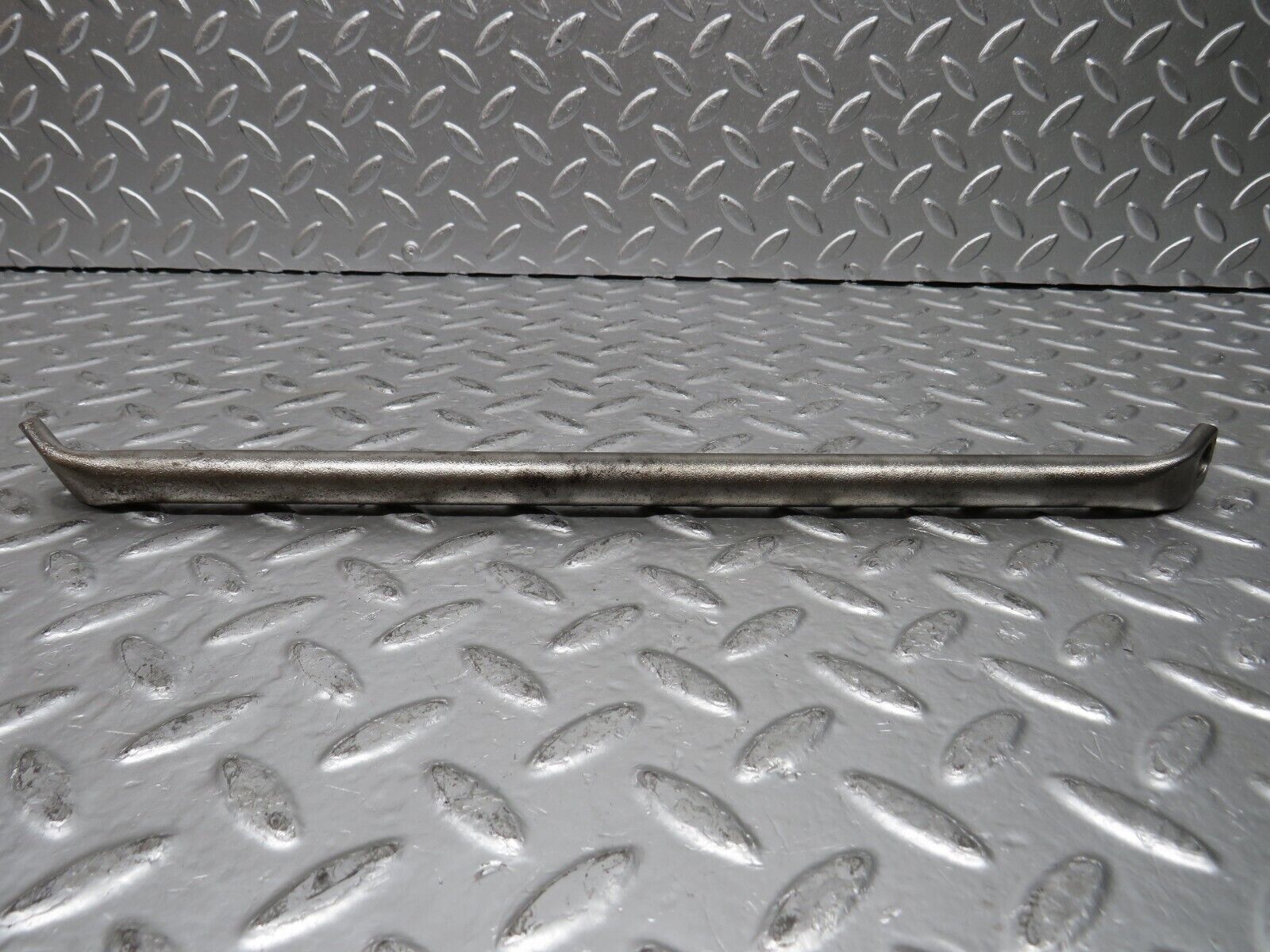 29948 Mercedes-Benz W123 230E Power Steering Pump Holder Bracket