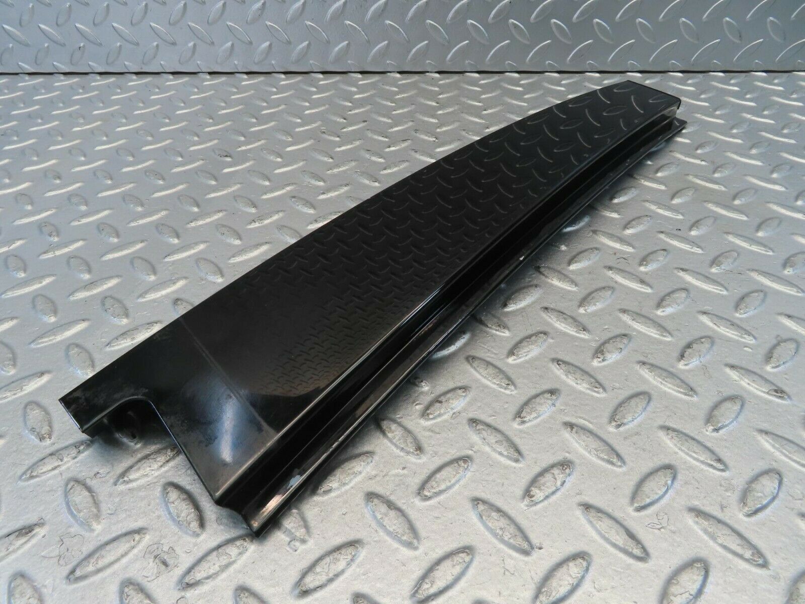 11157 Mercedes-Benz W221 S320 Rear Right Door Window Channel 2216901487
