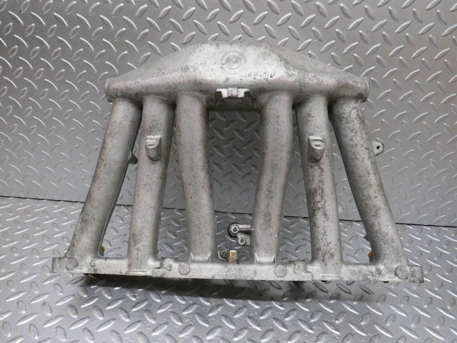 34207 Mercedes-Benz W124 260E Intake Manifold 1031411601