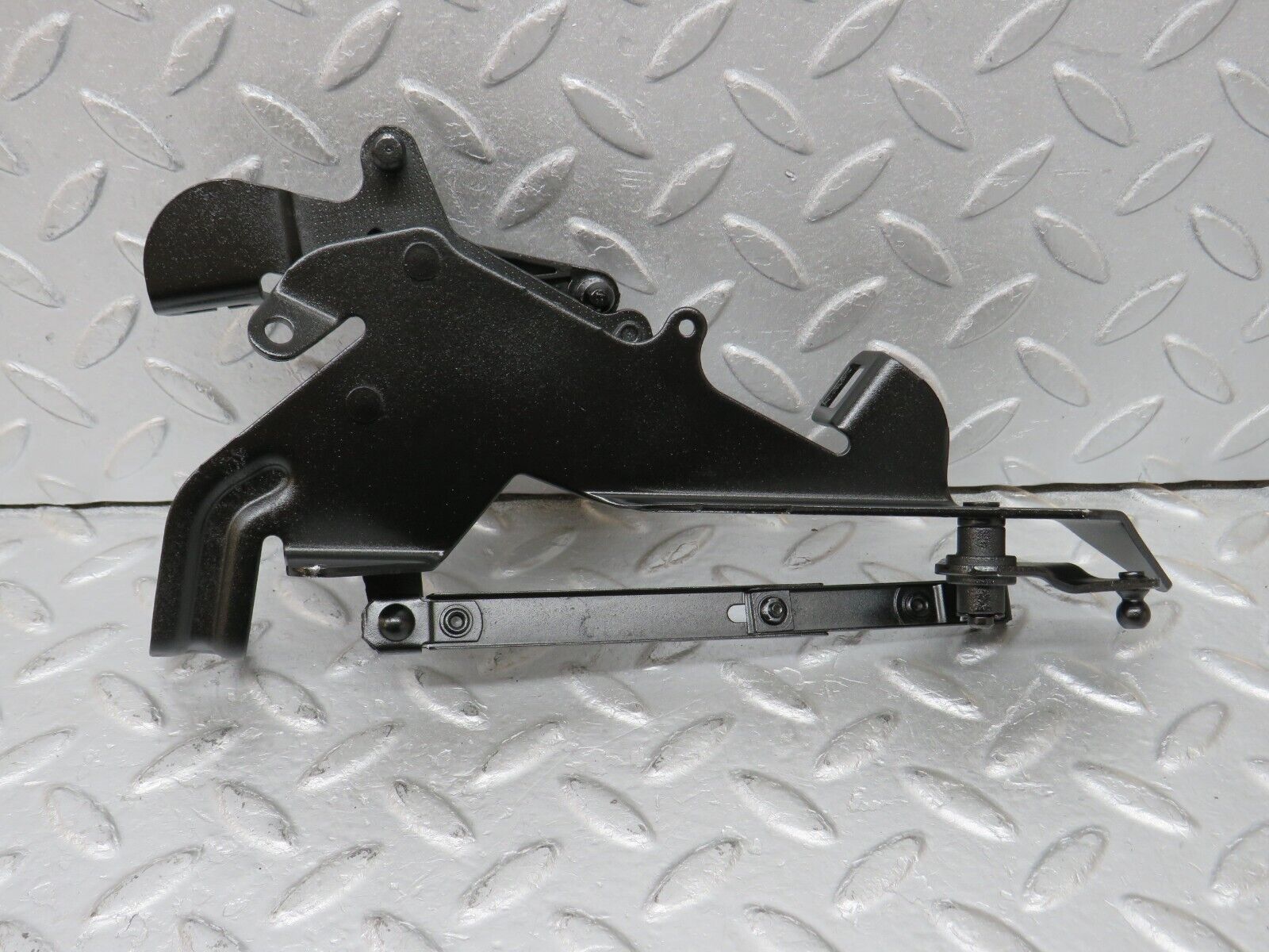 38118 Mercedes-Benz A124 320E Cabriolet Throttle Linkage 1040702321