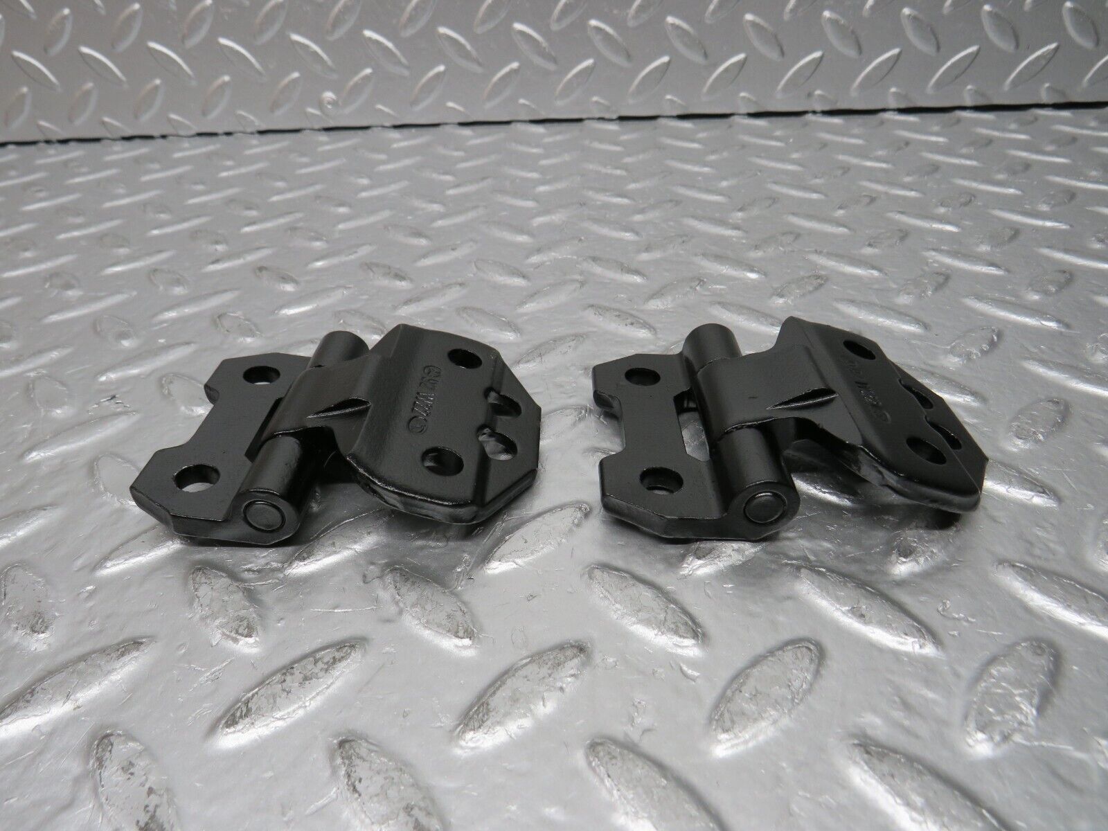 30391 Mercedes-Benz W124 230E Right Door Hinge Pair