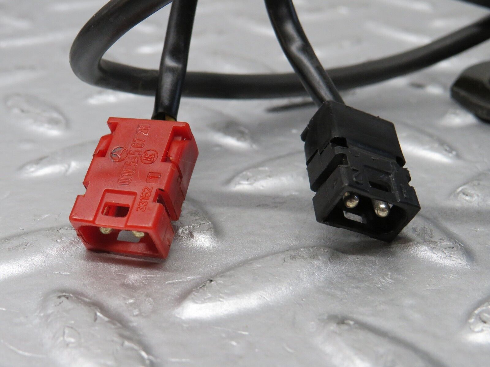 38001 Mercedes-Benz A124 320E Cabriolet Front Left Seat Belt With Buckle 1268600786 1248606569 1248680581