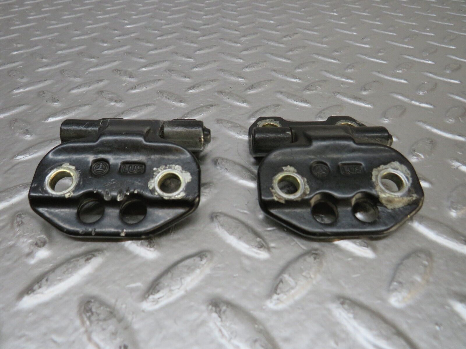 26701 Mercedes-Benz C124 220CE Coupe Left Door Hinge Pair