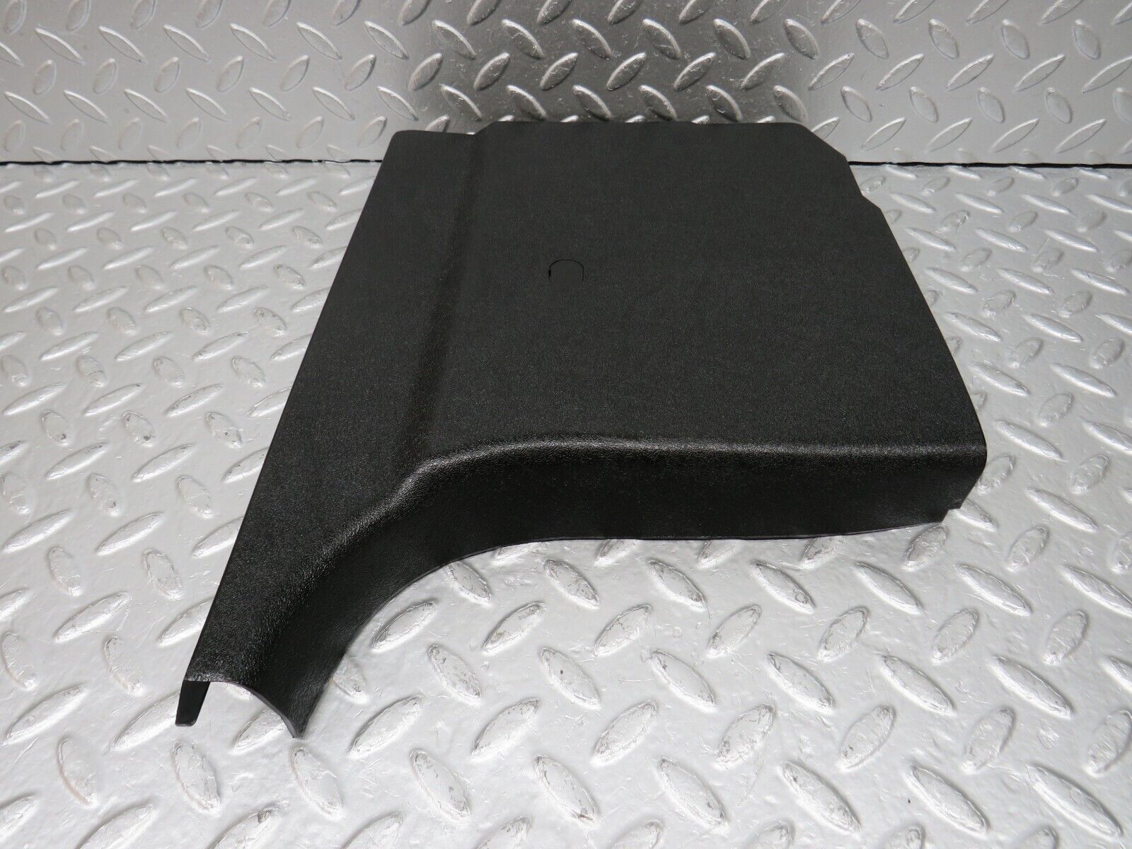 33291 Mercedes-Benz W202 C180 Front Right Kick Panel Black 2026800483