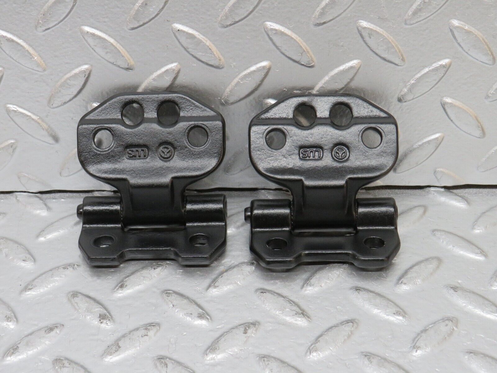 31533 Mercedes-Benz S124 220TE Wagon Door Hinge Right Side