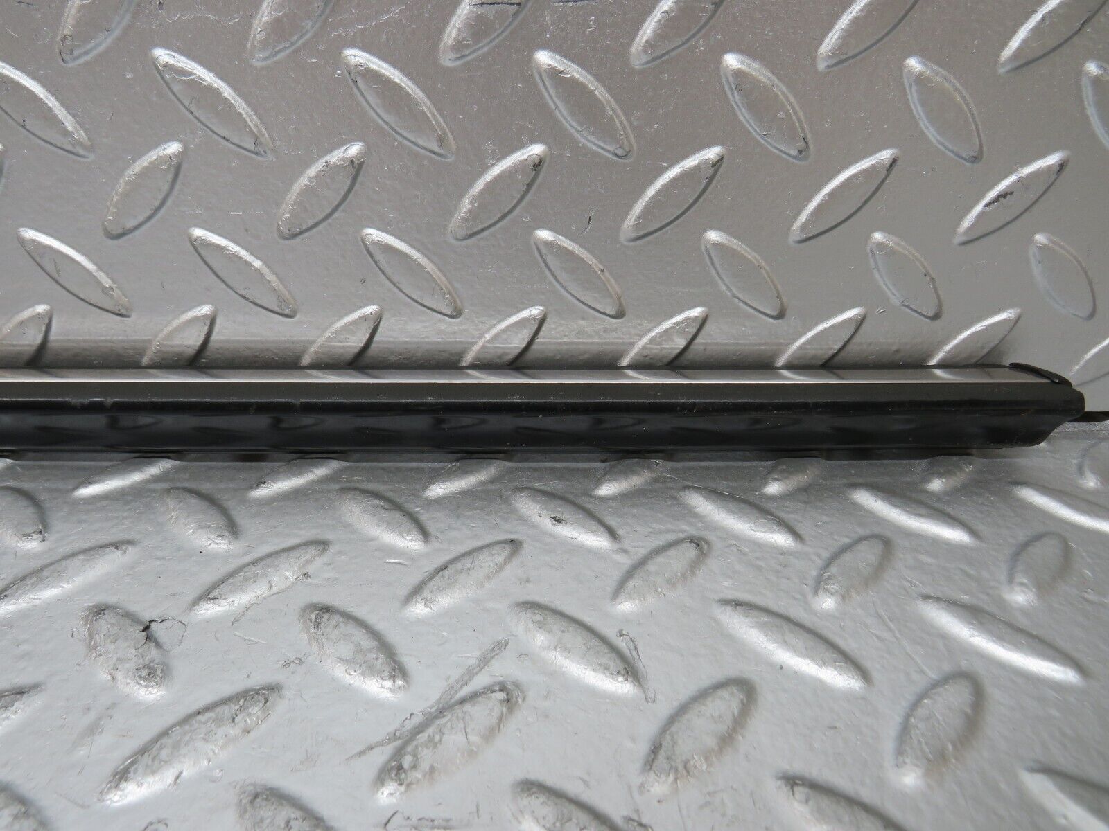 27111 Mercedes-Benz W123 280E Front Left Door Centre Moulding Trim