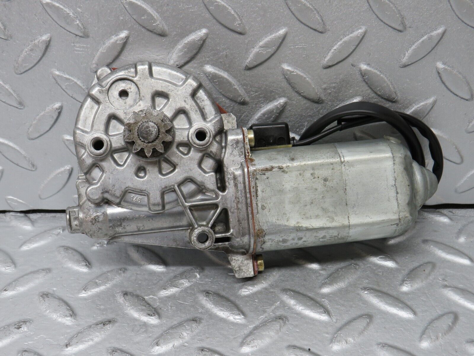 36870 Mercedes-Benz C126 420SEC Coupe Left Door Power Window Regulator Motor Bosch 0130821022