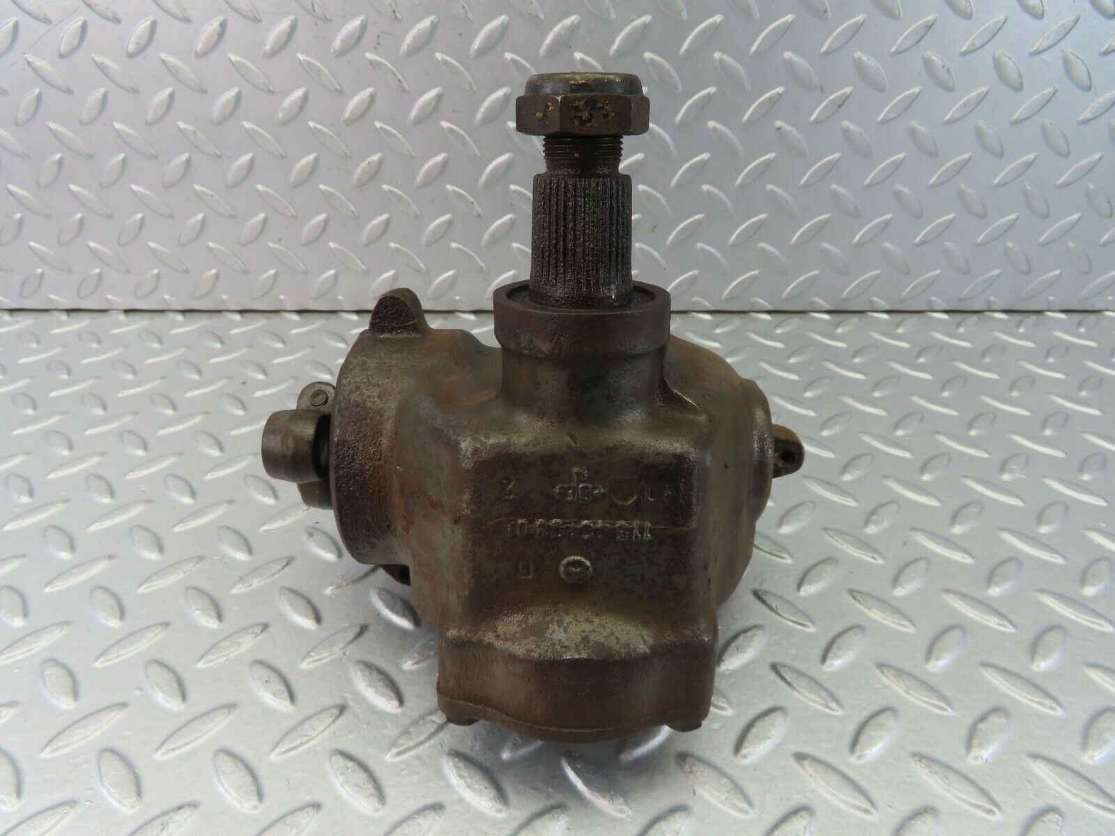 8912 Mercedes-Benz W115 Steering Box 1154610801