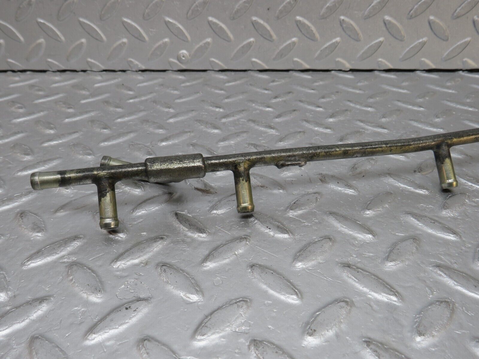 37547 Mercedes-Benz W109 300SEL Fuel Injection Pipe