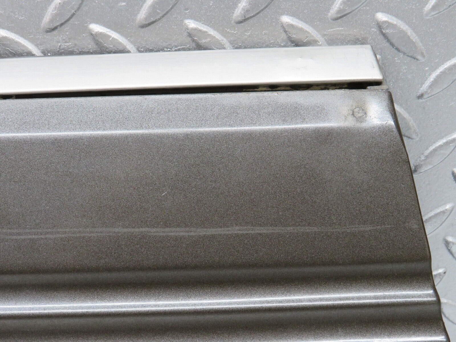 34373 Mercedes-Benz C126 380SEC Front Left Fender Wing Lower Moulding 1266900140