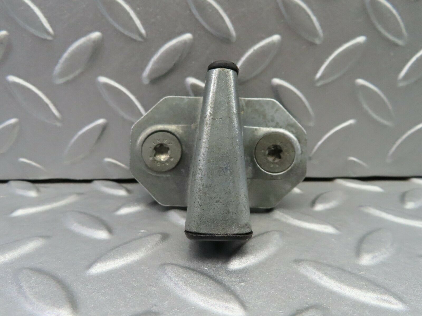 6758 Mercedes-Benz S124 E220 Wagon Door Lock Latch