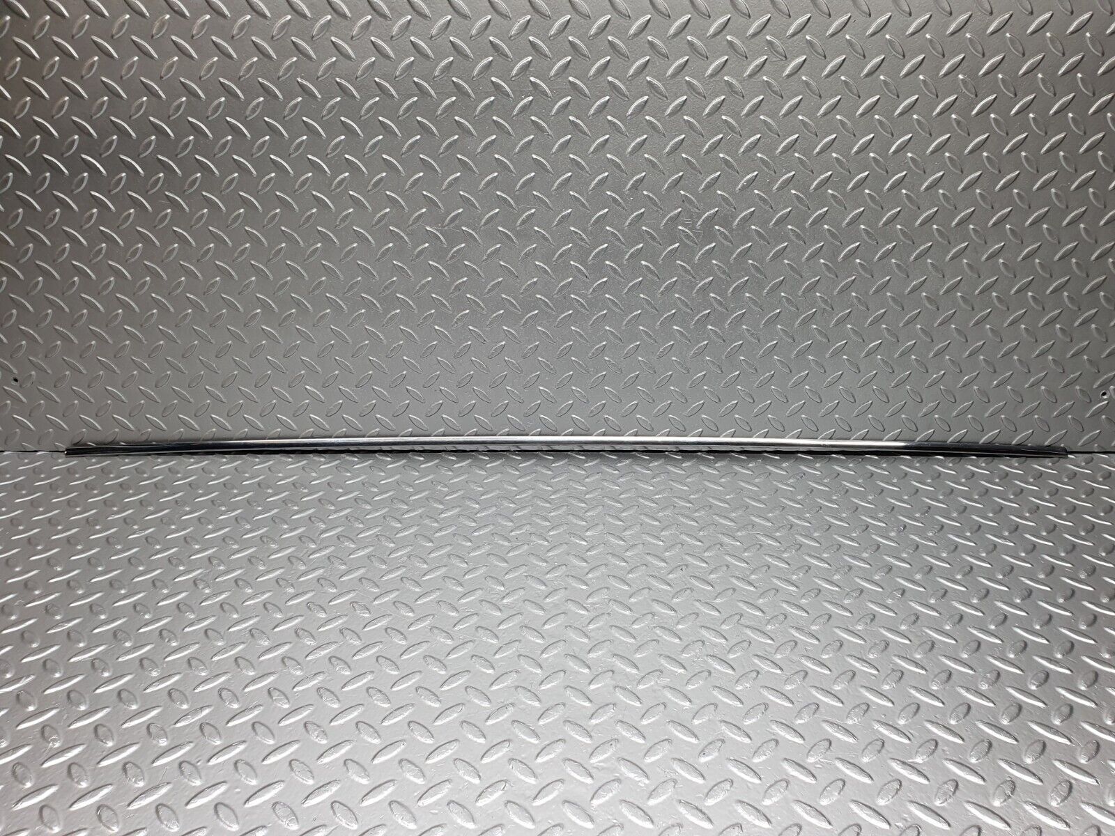 41299 Mercedes-Benz S124 E220 Wagon Tailgate Handle Chrome Moulding Trim