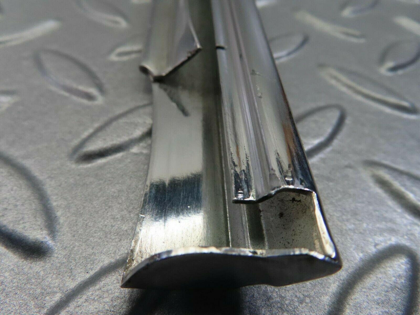 7844 Mercedes-Benz W115 220D Front Left Door Chrome Trim