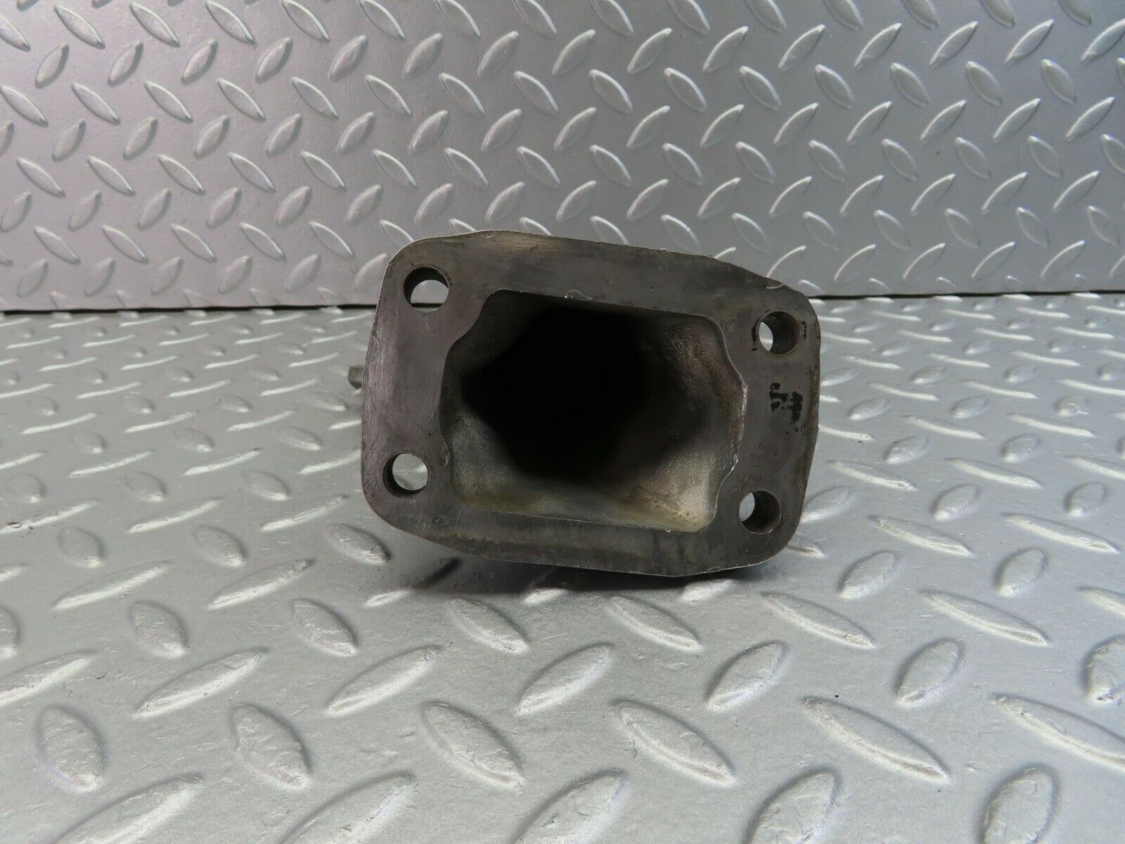 9811 Mercedes-Benz C123 280CE Coupe Engine Mount Bracket Right Side 1232230304