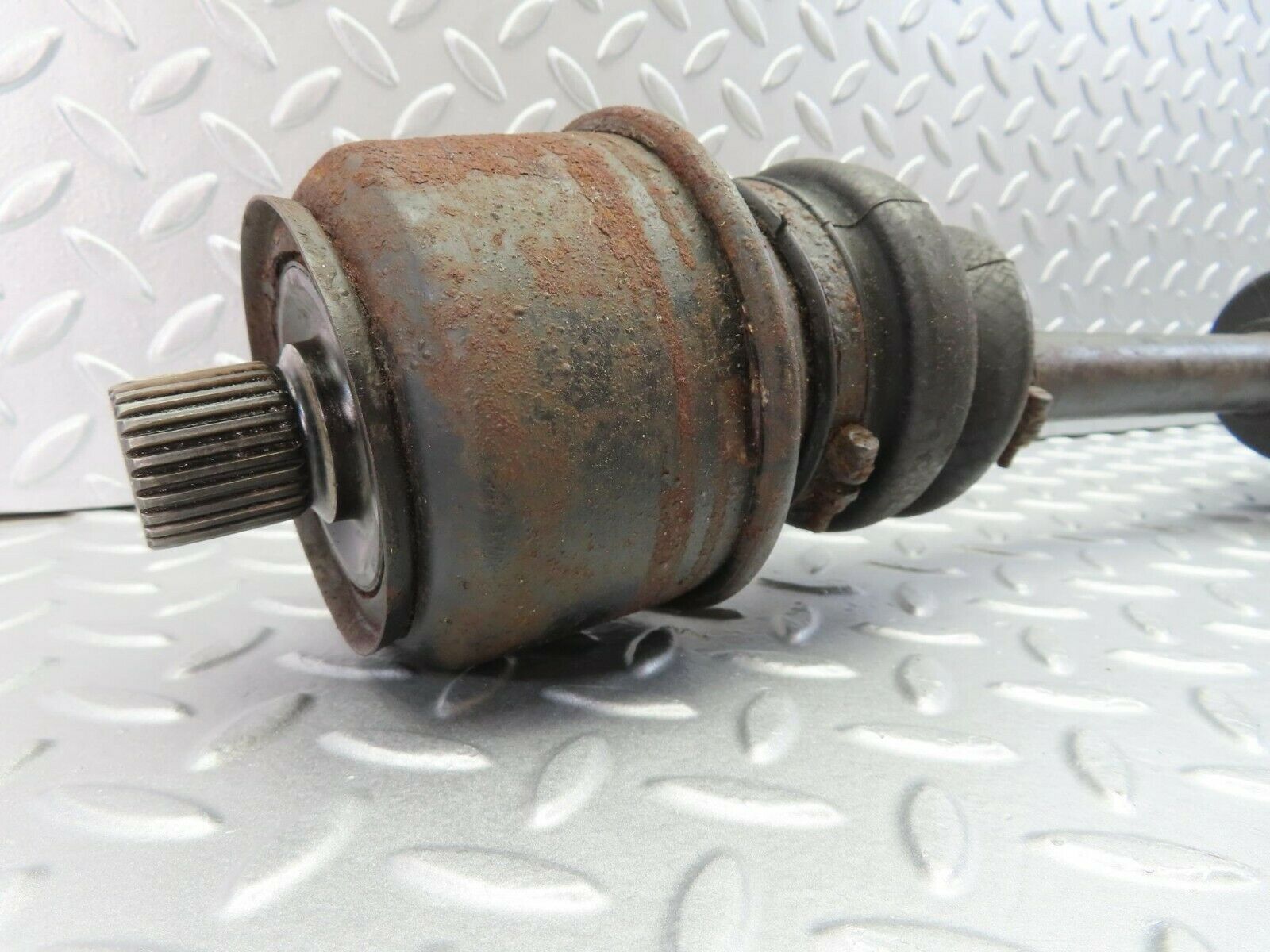 9785 Mercedes-Benz W115 220D Axle Shaft Drive Shaft