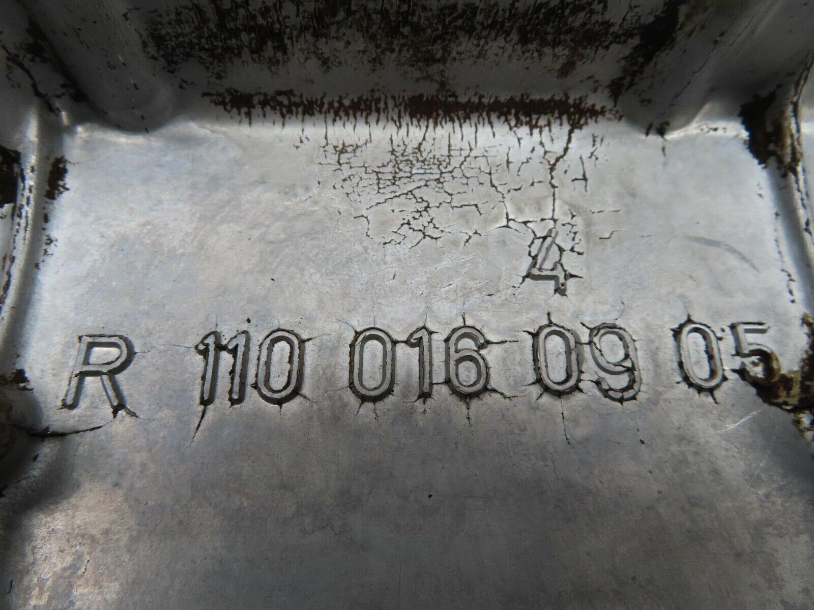 16073 Mercedes-Benz W123 280E Cylinder Head Valve Cover 1100160905