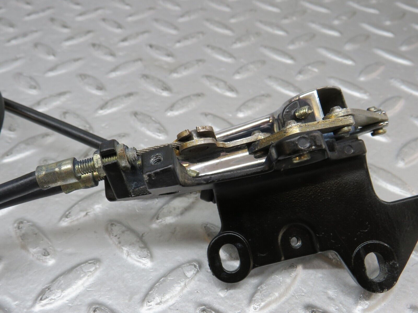 36825 Mercedes-Benz R129 300SL-24 Front Right Seat Release Handle Cable