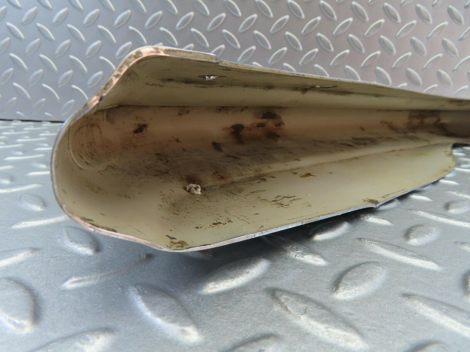 10610 Mercedes-Benz W108 Front Left Upper Bumper Corner