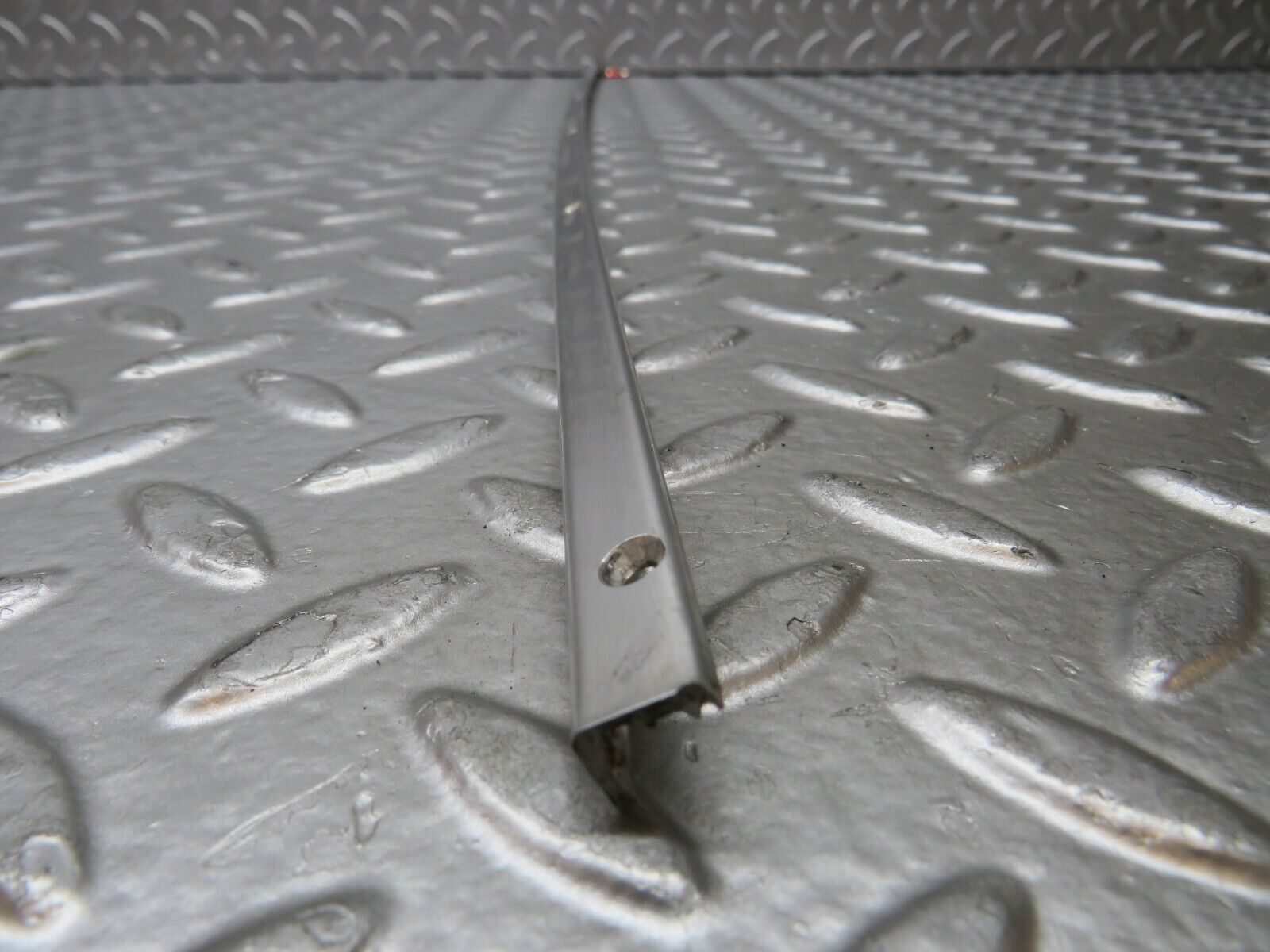 31268 Mercedes-Benz S124 220TE Wagon Sunroof Chrome Trim