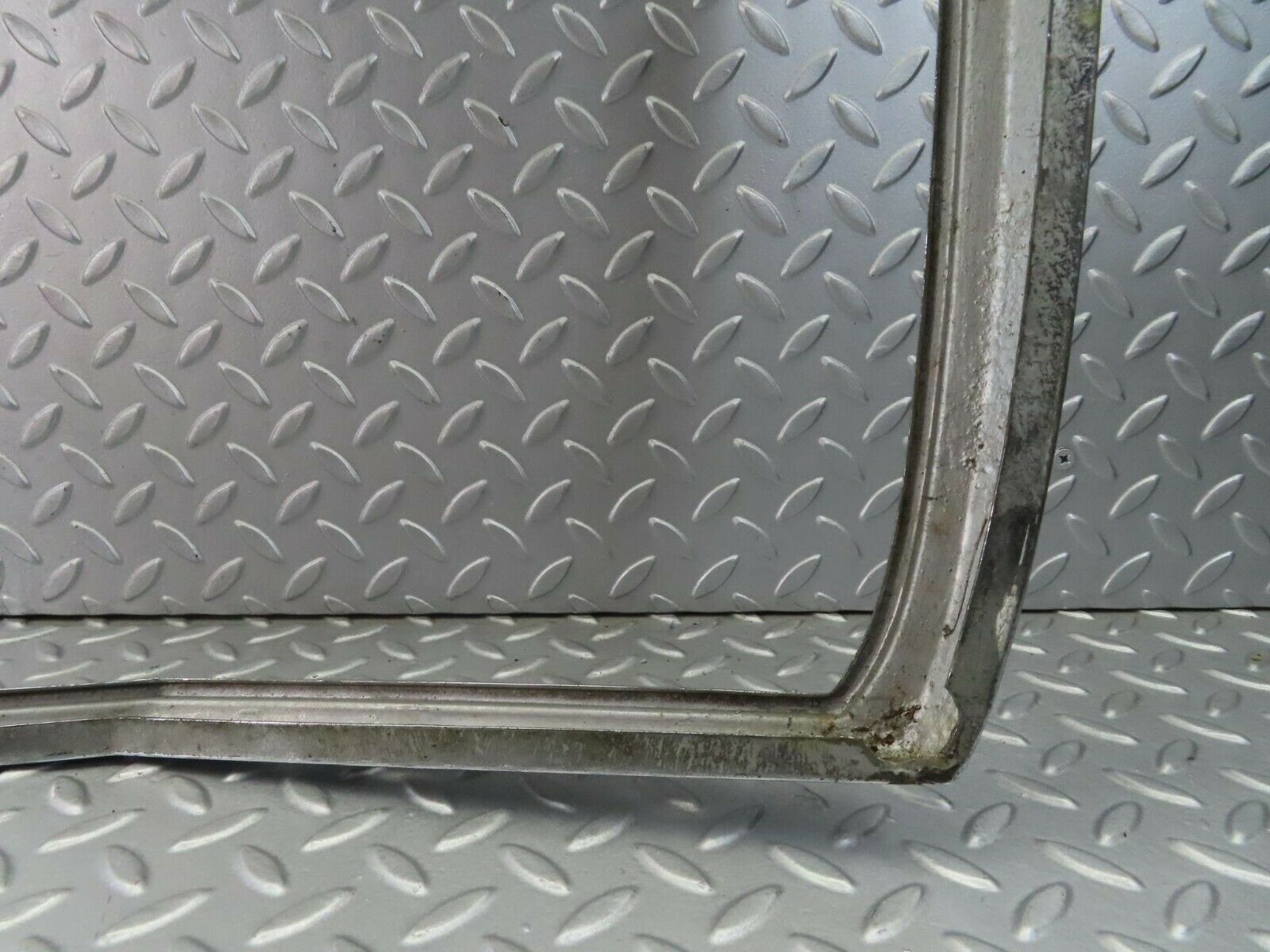 8442 Mercedes-Benz W108 Bonnet Grill Frame Chrome