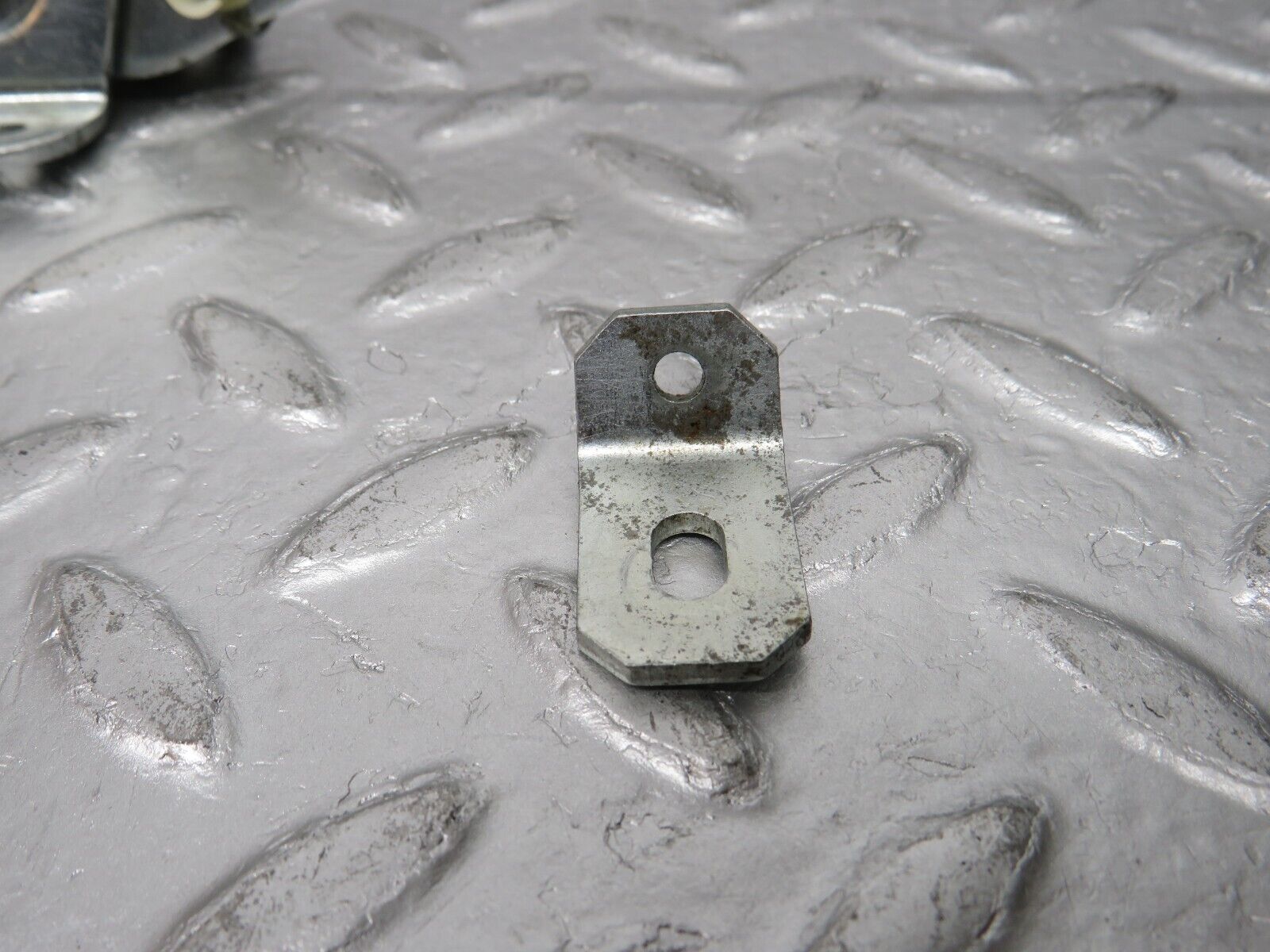 32563 Mercedes-Benz S124 300TE Wagon Rear Left Seat Bench Locking Mechanism