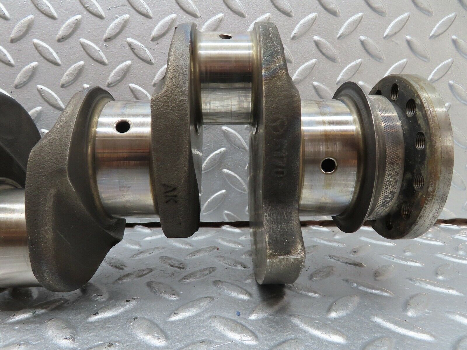 19200 Mercedes-Benz W123 300D Crankshaft OM617