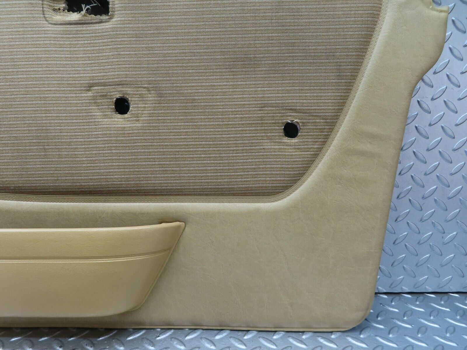 15467 Mercedes-Benz W123 230E Front Right Door Card Cream