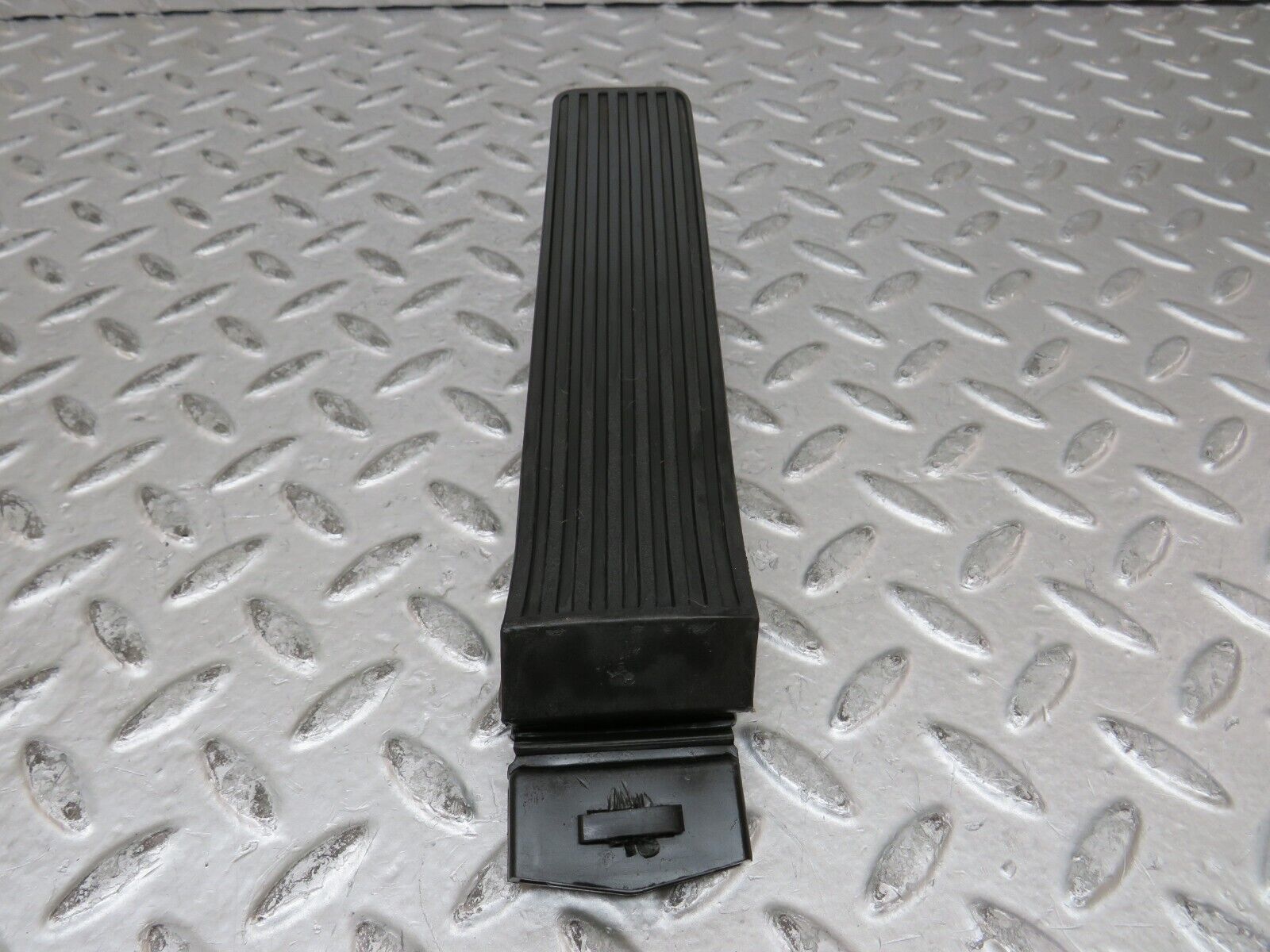28581 Mercedes-Benz W123 230E Accelerator Pedal With Rubber 1238010082