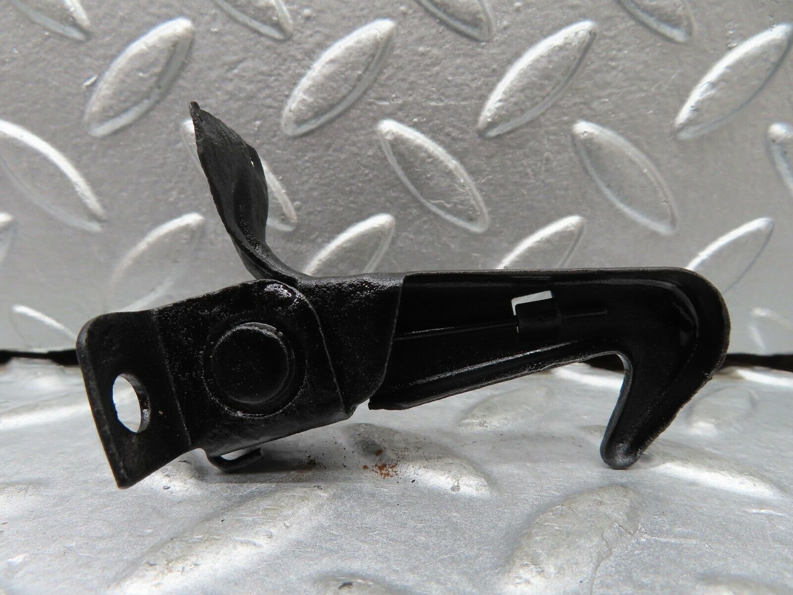 20483 Mercedes-Benz W114 280CE Coupe Bonnet Safety Latch