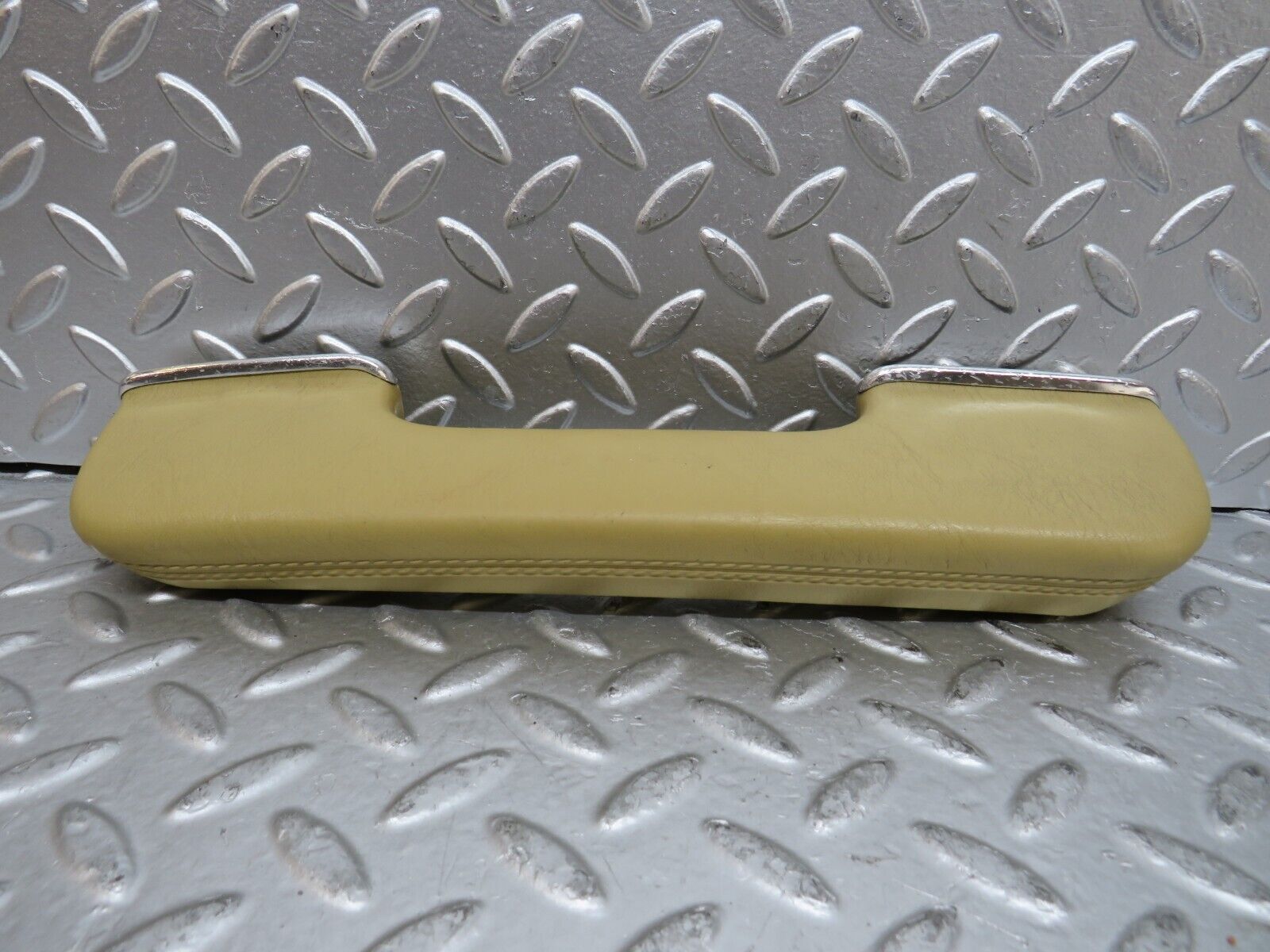 29654 Mercedes-Benz W123 230E Front Right Interior Door Handle 1239702001