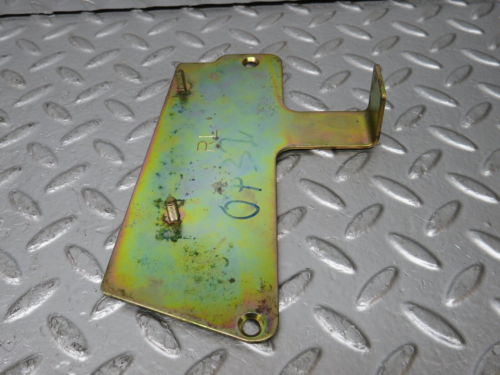 31270 Mercedes-Benz S124 220TE Wagon ECU Engine Control Unit Bracket