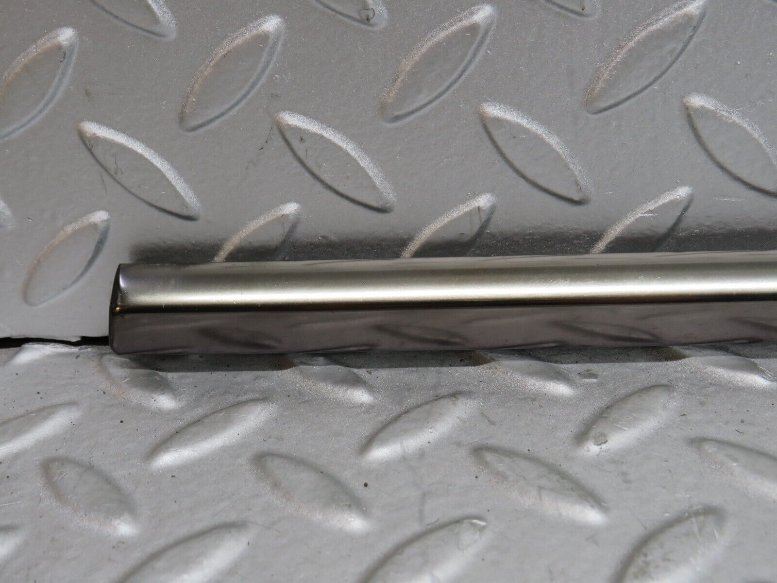 37890 Mercedes-Benz A124 320E Cabriolet Right Door Window Moulding Trim