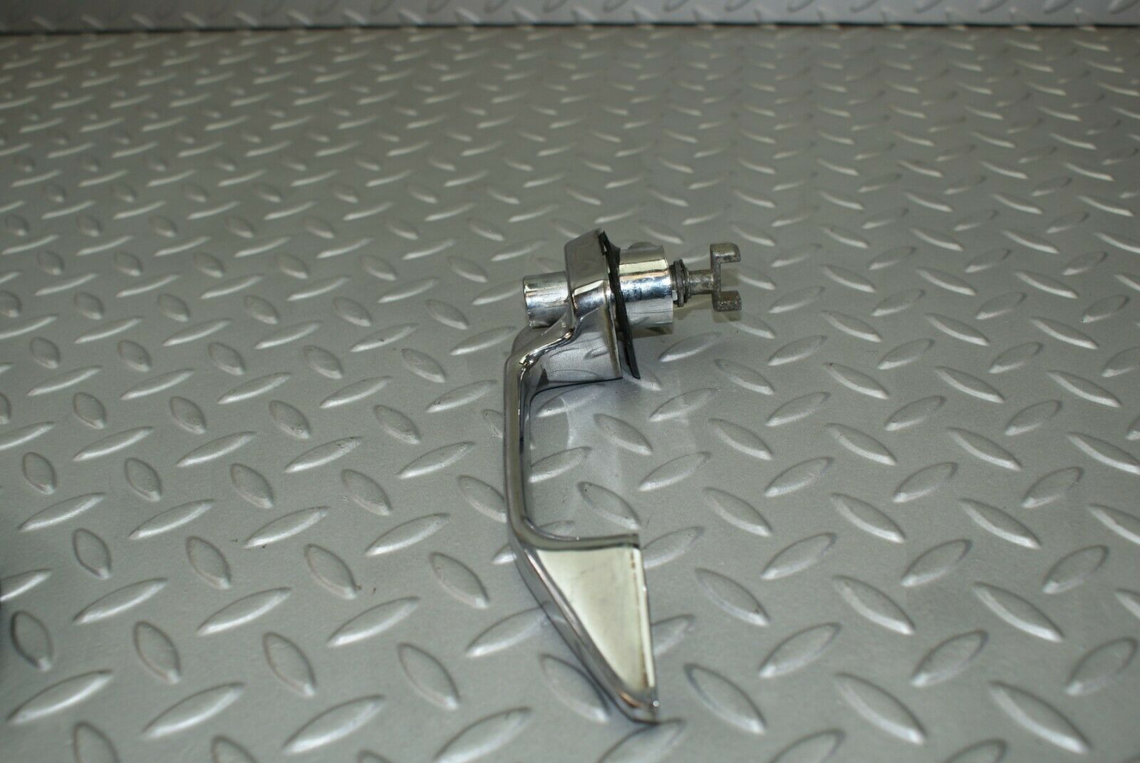 3103 Mercedes-Benz W115 220D Door Handle Front Left Driver Side 1157660101