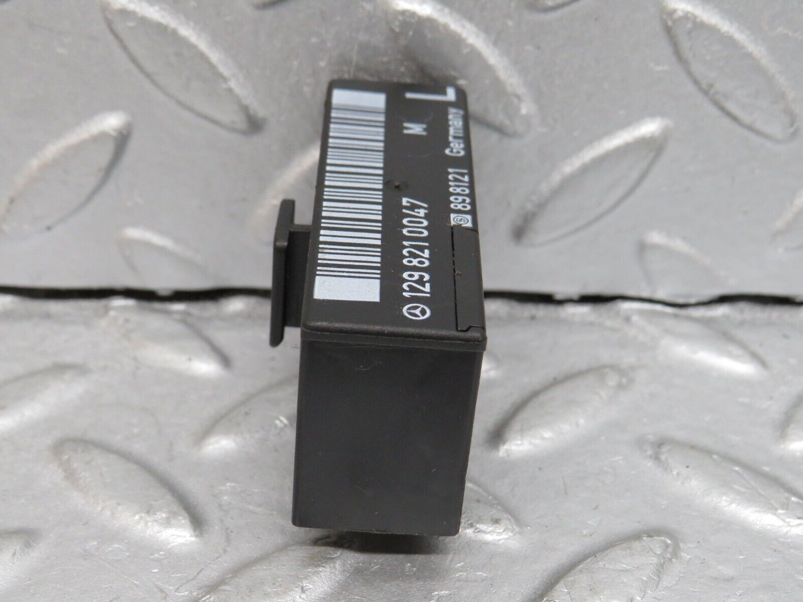 39652 Mercedes-Benz R129 320SL Coupe Seat Locking Relay 1298210047