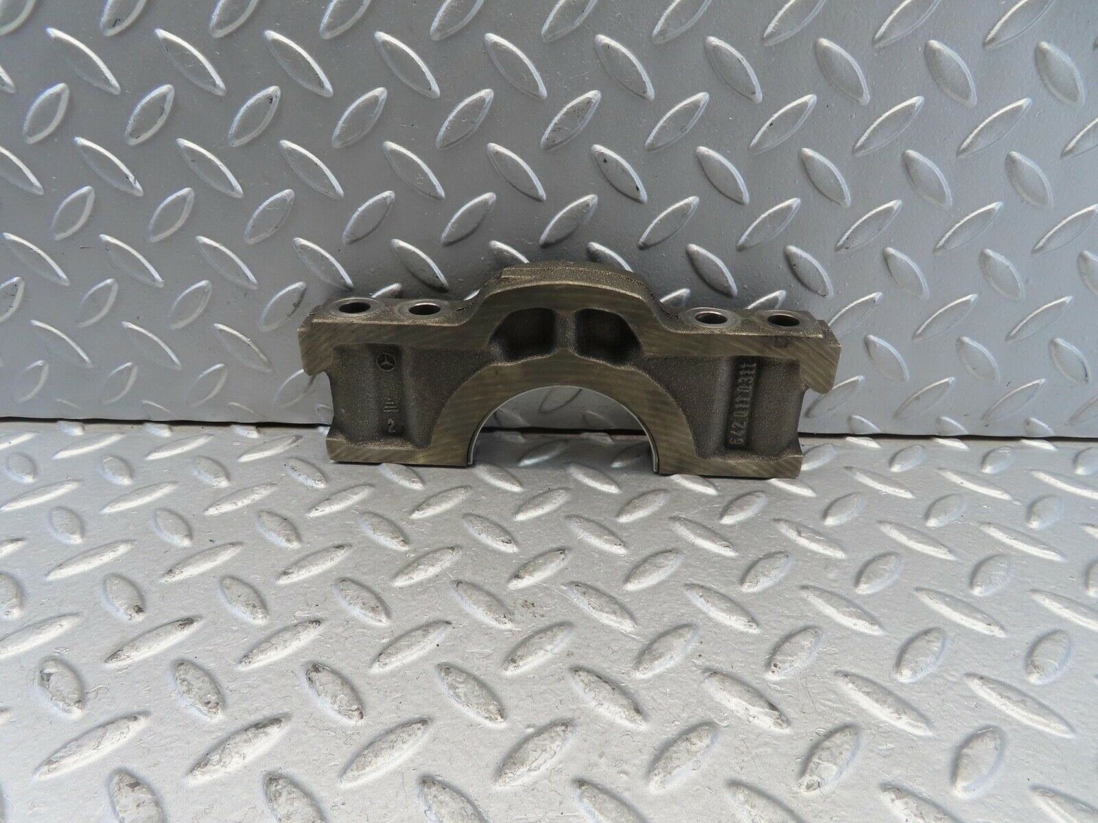 11289 Mercedes-Benz W221 S320 Crankshaft Bearing Holder Block 6420110311