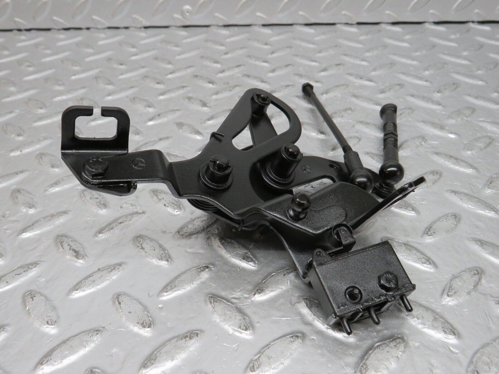 32657 Mercedes-Benz S124 300TE Wagon Throttle Linkage