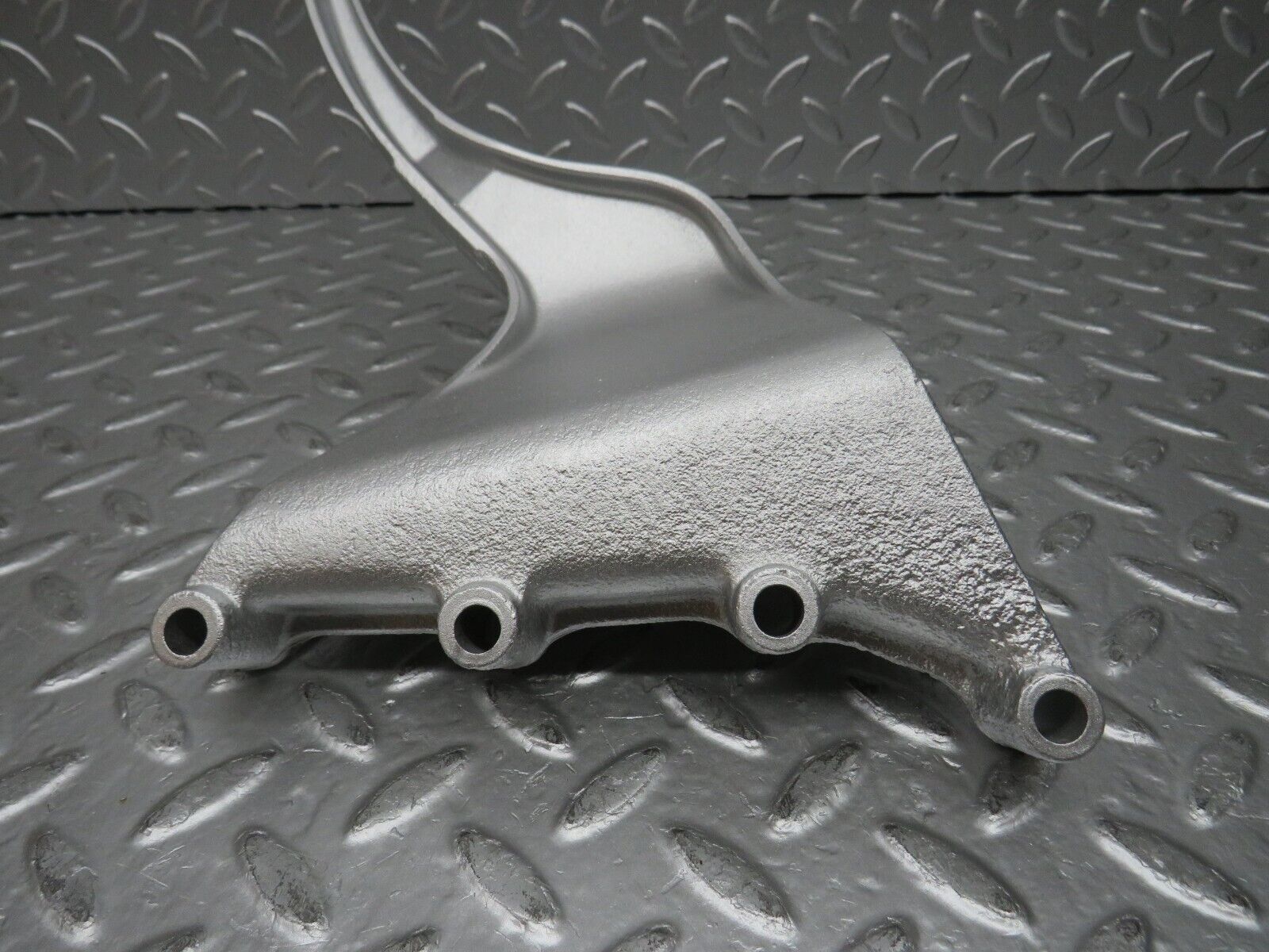 30146 Porsche 924 Exhaust Rear Silencer Bracket 477253243