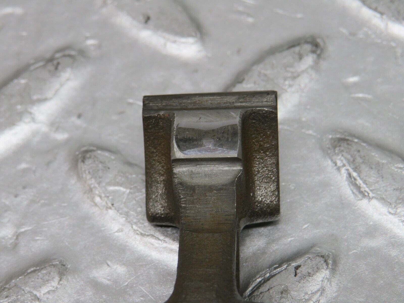 0362 Mercedes-Benz W123 220D Camshaft Rocker Arm With Shaft