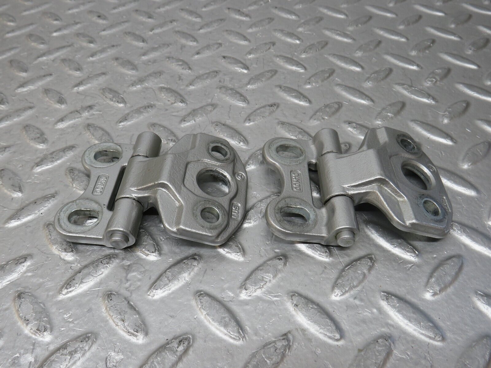 34914 Mercedes-Benz W210 320E Door Hinge Right Side