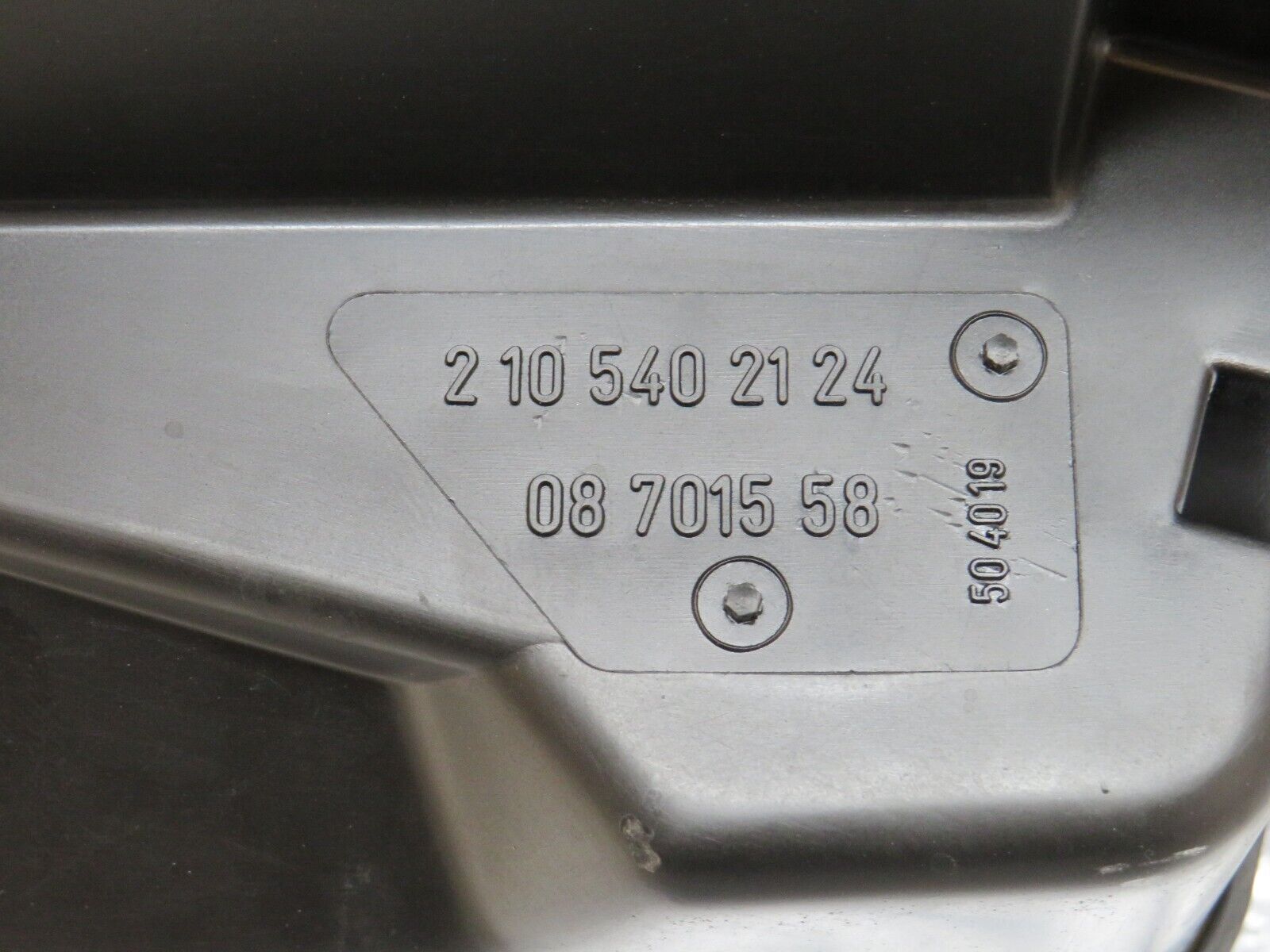 34708 Mercedes-Benz W210 320E ECU Engine Control Unit Housing 2108172920