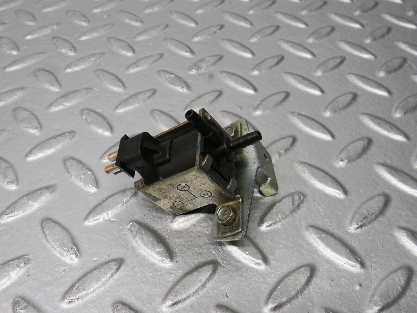 31618 Mercedes-Benz W201 190LE 1.8L Vacuum Control Valve Pierburg 0015407097