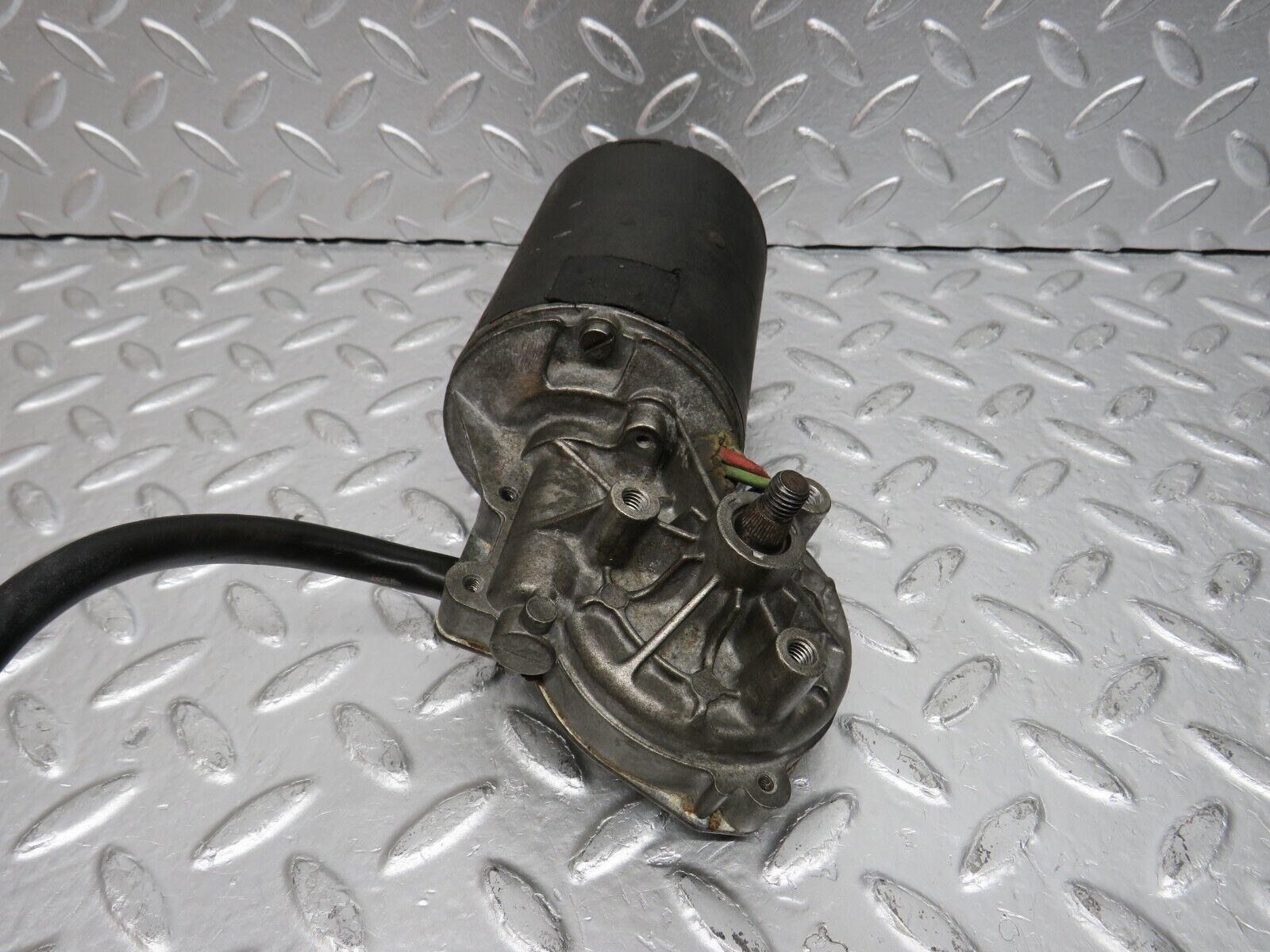 31077 Mercedes-Benz W123 200D Wiper Motor Bosch 0390341077