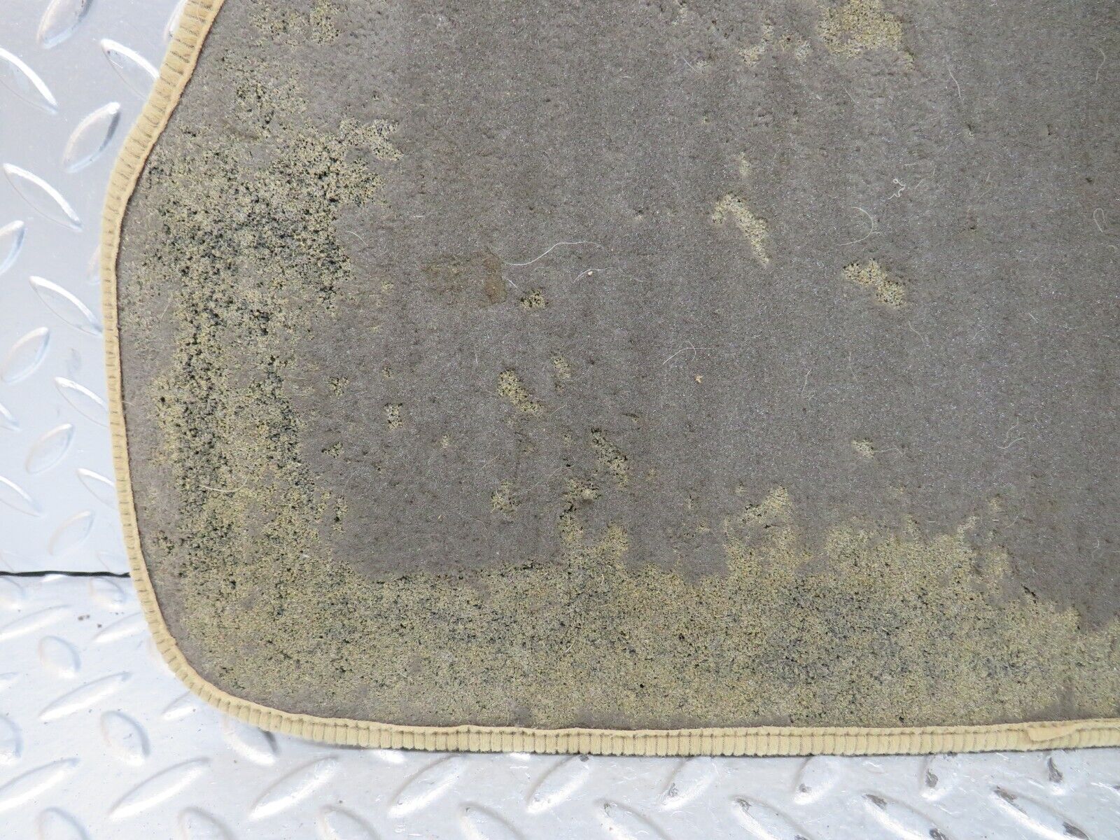 28925 Mercedes-Benz C124 320CE Coupe Rear Left Floor Carpet Beige