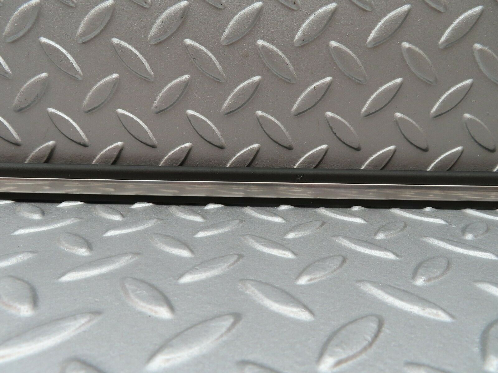 3693 Mercedes-Benz S123 200T Wagon Centre Door Chrome Trim Rear Right