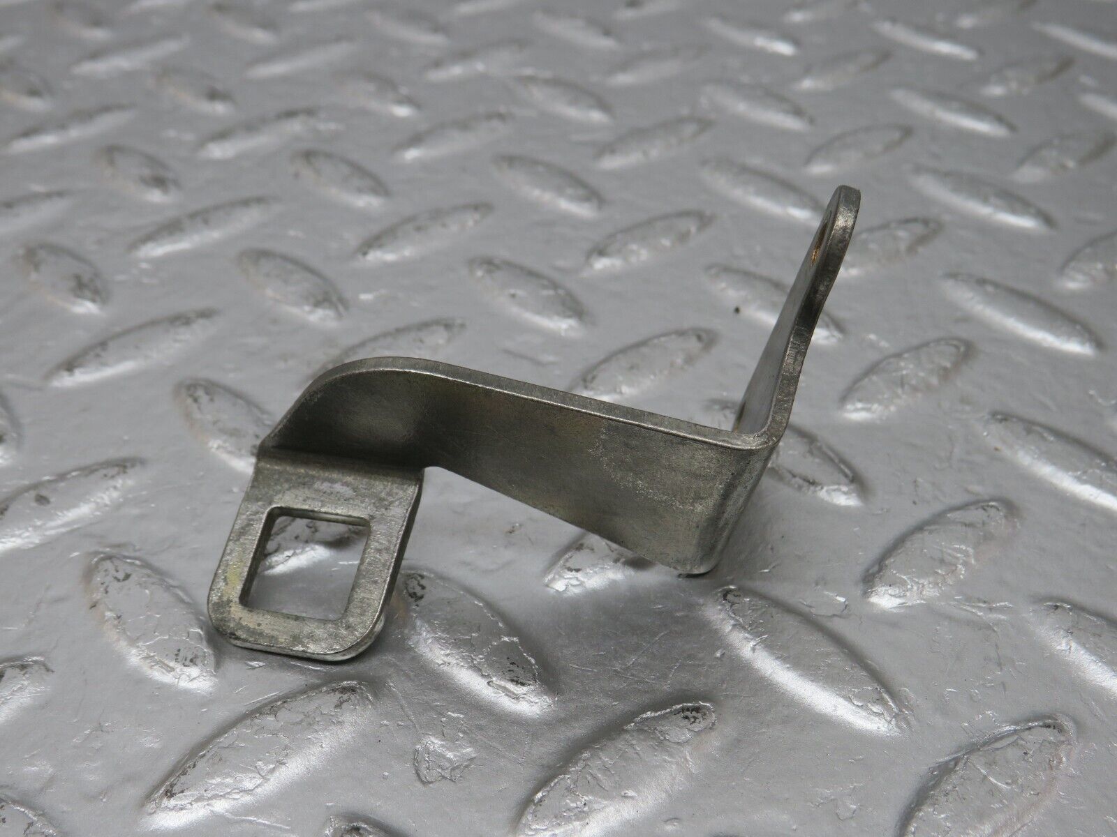 34189 Mercedes-Benz W124 260E Accelerator Cable Bracket Holder