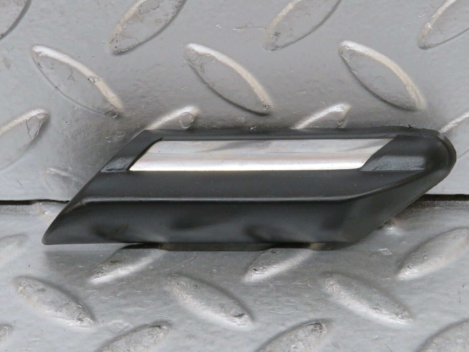 26296 Mercedes-Benz W116 450SE Rear Left Centre Fender Wing Moulding Trim